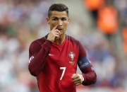 险胜引发热议！，浓眉哥在勇士比赛中战术调整赢得满堂喝彩